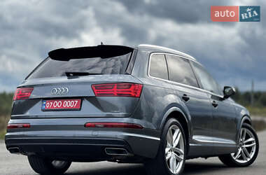 Внедорожник / Кроссовер Audi Q7 2017 в 