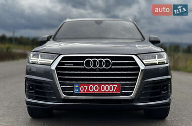 Внедорожник / Кроссовер Audi Q7 2017 в 