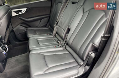 Внедорожник / Кроссовер Audi Q7 2017 в 