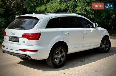 Позашляховик / Кросовер Audi Q7 2013 в 