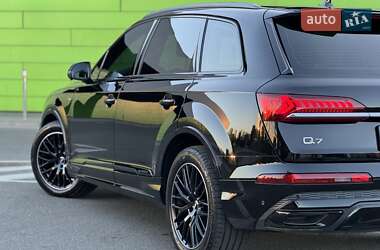 Внедорожник / Кроссовер Audi Q7 2020 в 