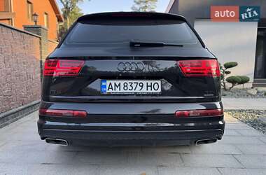 Позашляховик / Кросовер Audi Q7 2018 в 