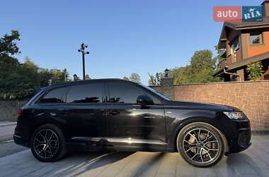 Позашляховик / Кросовер Audi Q7 2018 в 