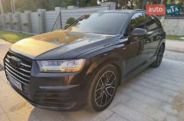 Позашляховик / Кросовер Audi Q7 2018 в 