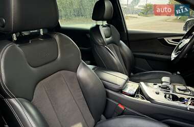 Позашляховик / Кросовер Audi Q7 2018 в 