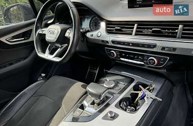 Позашляховик / Кросовер Audi Q7 2018 в 