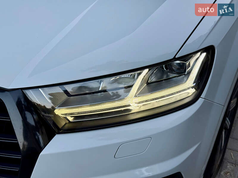 Позашляховик / Кросовер Audi Q7 2015 в Дніпрі