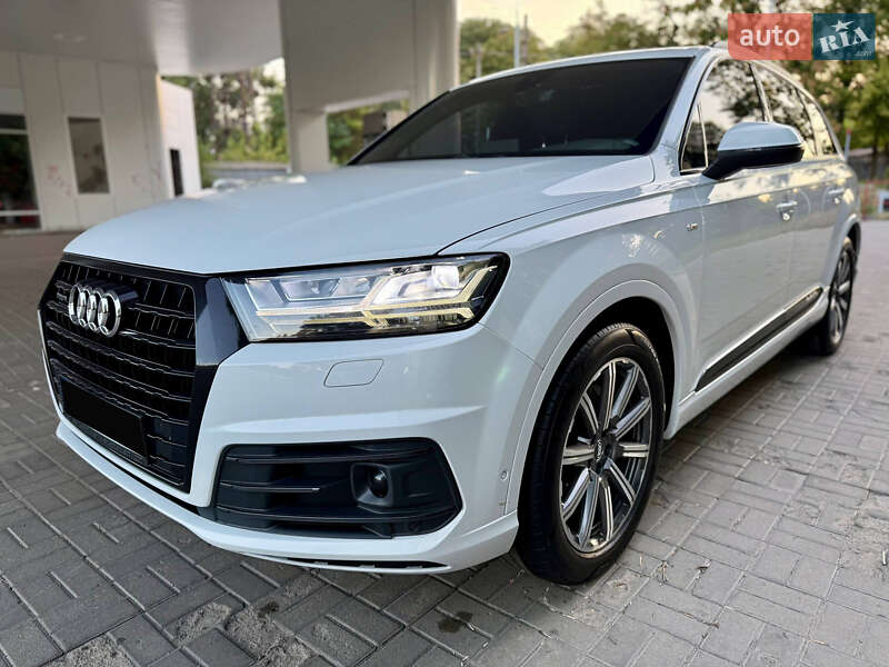 Позашляховик / Кросовер Audi Q7 2015 в Дніпрі