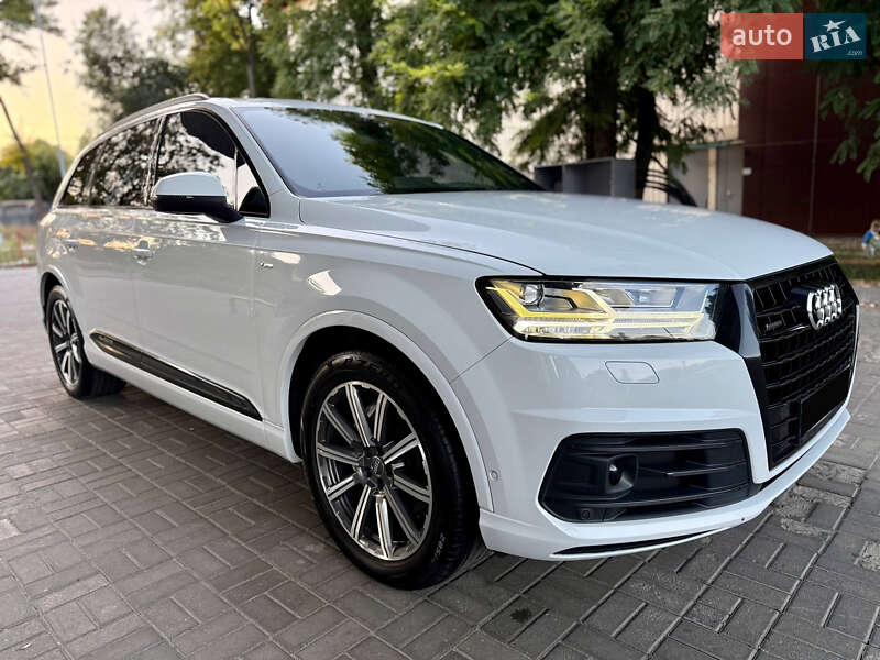 Позашляховик / Кросовер Audi Q7 2015 в Дніпрі