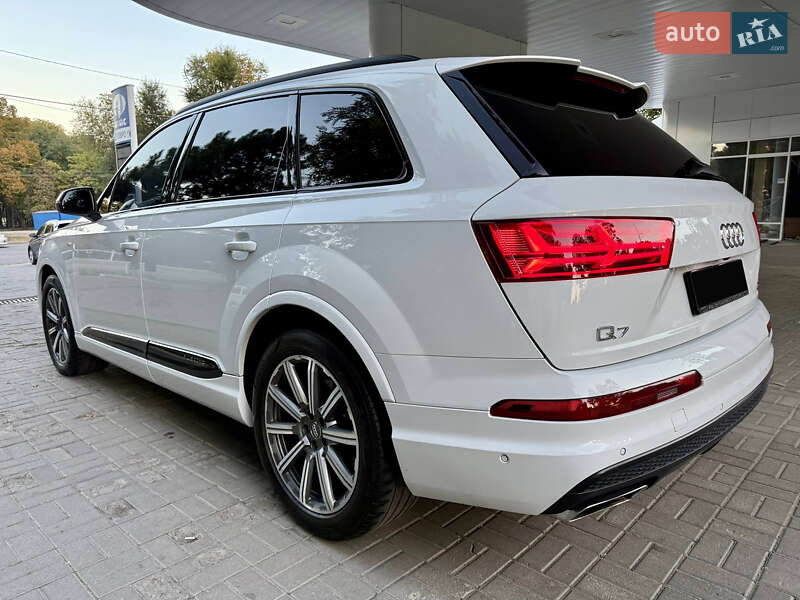 Позашляховик / Кросовер Audi Q7 2015 в Дніпрі