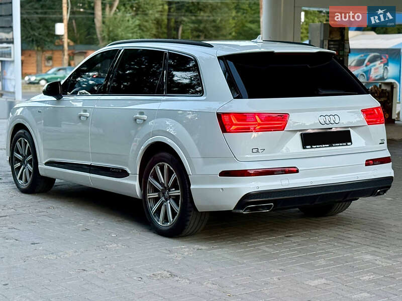 Позашляховик / Кросовер Audi Q7 2015 в Дніпрі
