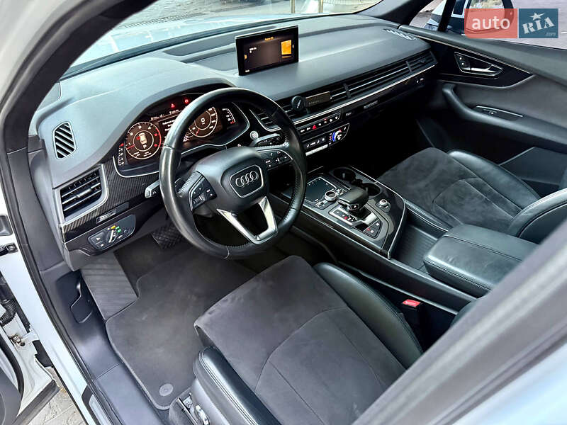 Позашляховик / Кросовер Audi Q7 2015 в Дніпрі