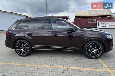 Позашляховик / Кросовер Audi Q7 2022 в 