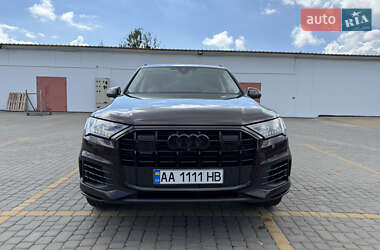Позашляховик / Кросовер Audi Q7 2022 в 