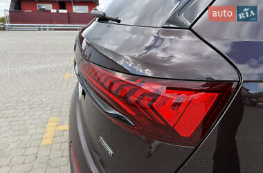 Позашляховик / Кросовер Audi Q7 2022 в 