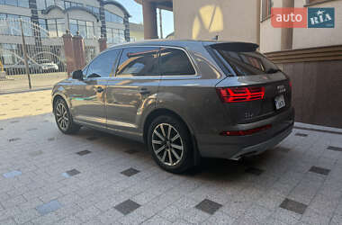 Позашляховик / Кросовер Audi Q7 2016 в 