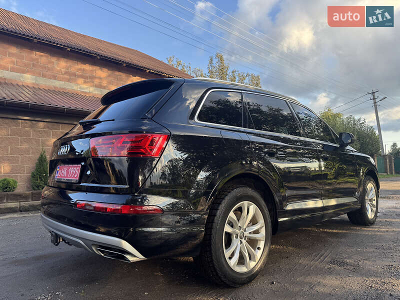 Позашляховик / Кросовер Audi Q7 2019 в Дубні