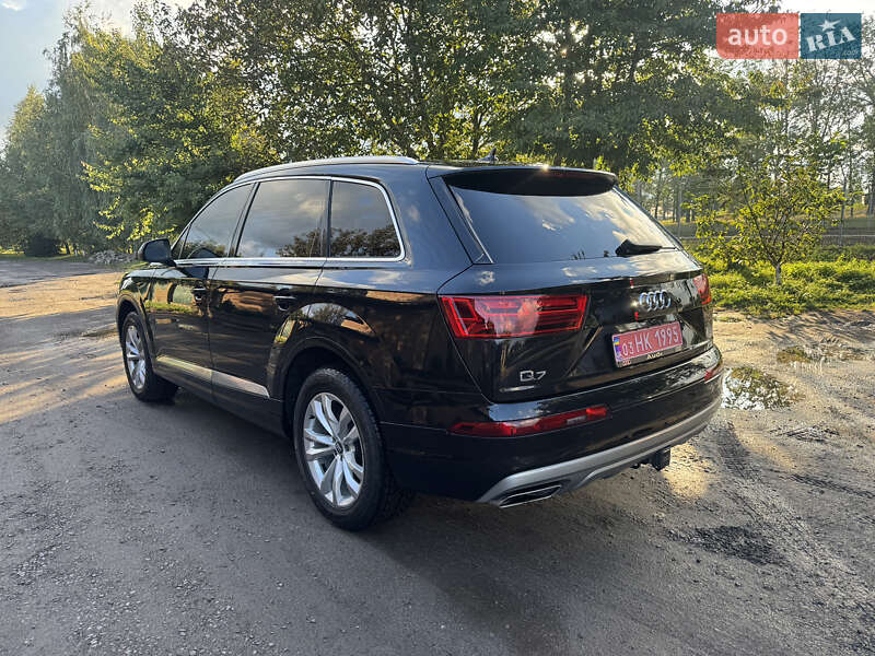 Позашляховик / Кросовер Audi Q7 2019 в Дубні