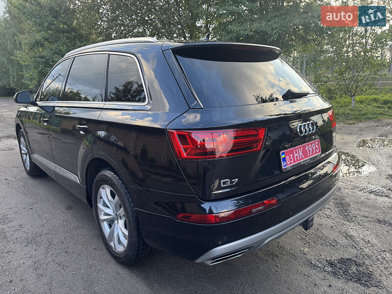 Позашляховик / Кросовер Audi Q7 2019 в Дубні