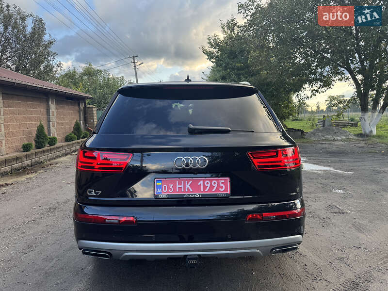 Позашляховик / Кросовер Audi Q7 2019 в Дубні