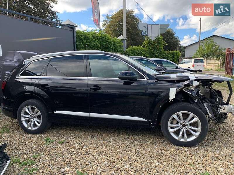 Позашляховик / Кросовер Audi Q7 2017 в Стрию