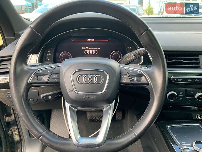 Позашляховик / Кросовер Audi Q7 2017 в Стрию