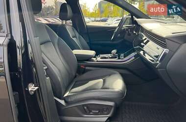 Позашляховик / Кросовер Audi Q7 2020 в 
