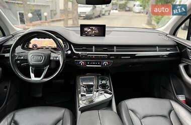 Внедорожник / Кроссовер Audi Q7 2016 в 