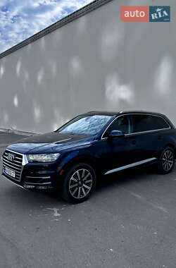 Внедорожник / Кроссовер Audi Q7 2016 в 