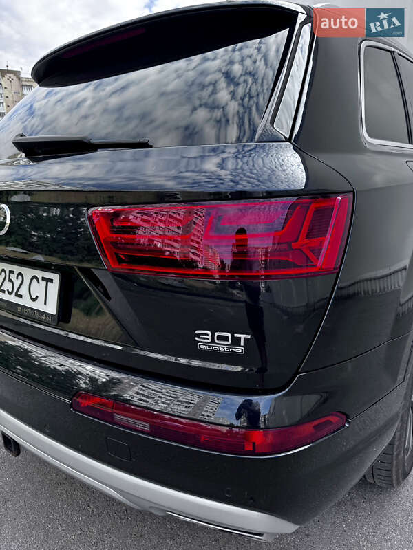 Позашляховик / Кросовер Audi Q7 2016 в Києві