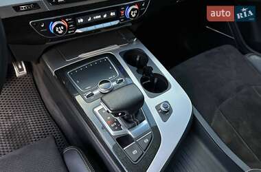 Позашляховик / Кросовер Audi Q7 2015 в 