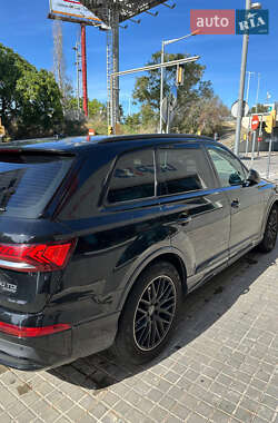 Внедорожник / Кроссовер Audi Q7 2020 в 