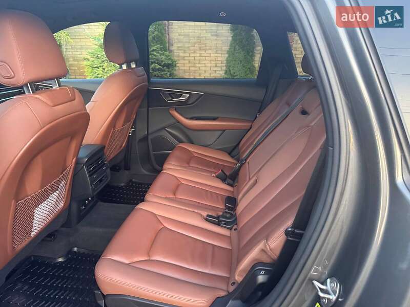 Позашляховик / Кросовер Audi Q7 2020 в Києві