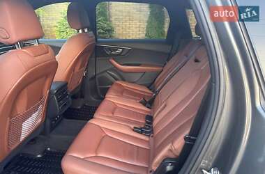 Позашляховик / Кросовер Audi Q7 2020 в 