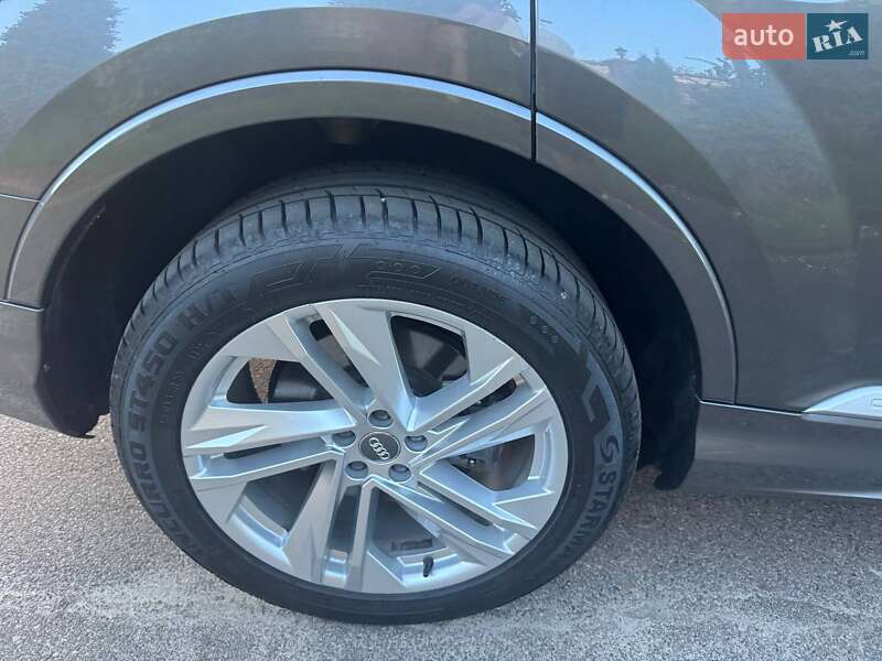 Позашляховик / Кросовер Audi Q7 2020 в Києві
