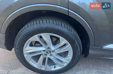 Позашляховик / Кросовер Audi Q7 2020 в 