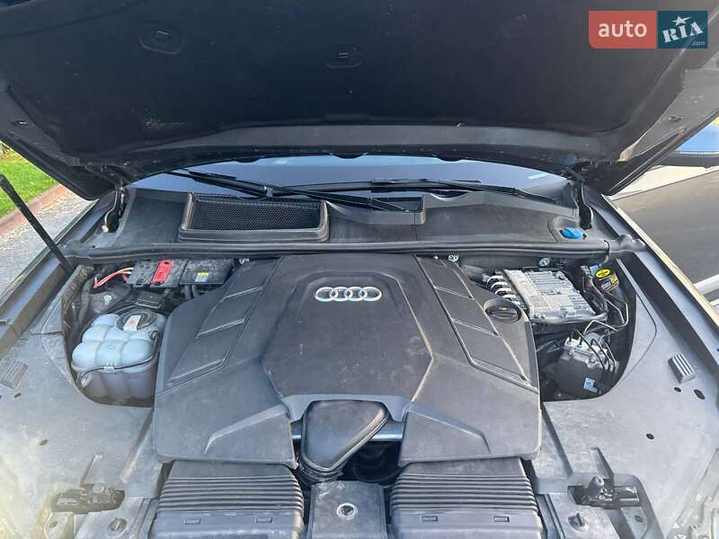 Позашляховик / Кросовер Audi Q7 2020 в Києві
