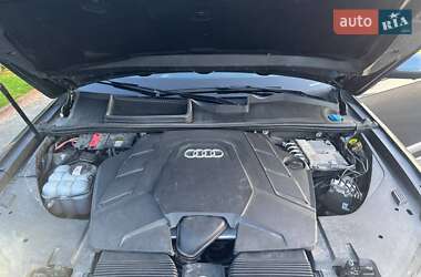 Позашляховик / Кросовер Audi Q7 2020 в 