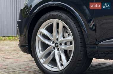 Внедорожник / Кроссовер Audi Q7 2016 в 