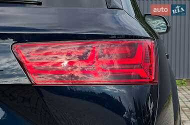 Внедорожник / Кроссовер Audi Q7 2016 в 