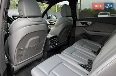Внедорожник / Кроссовер Audi Q7 2016 в 
