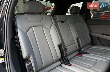 Внедорожник / Кроссовер Audi Q7 2016 в 