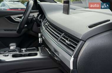 Внедорожник / Кроссовер Audi Q7 2016 в 