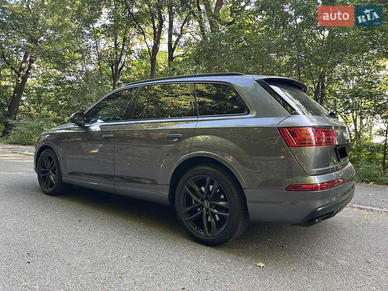Позашляховик / Кросовер Audi Q7 2018 в Києві