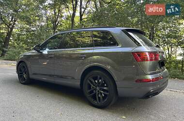 Внедорожник / Кроссовер Audi Q7 2018 в 
