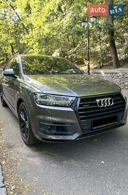 Внедорожник / Кроссовер Audi Q7 2018 в 