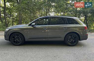 Внедорожник / Кроссовер Audi Q7 2018 в 