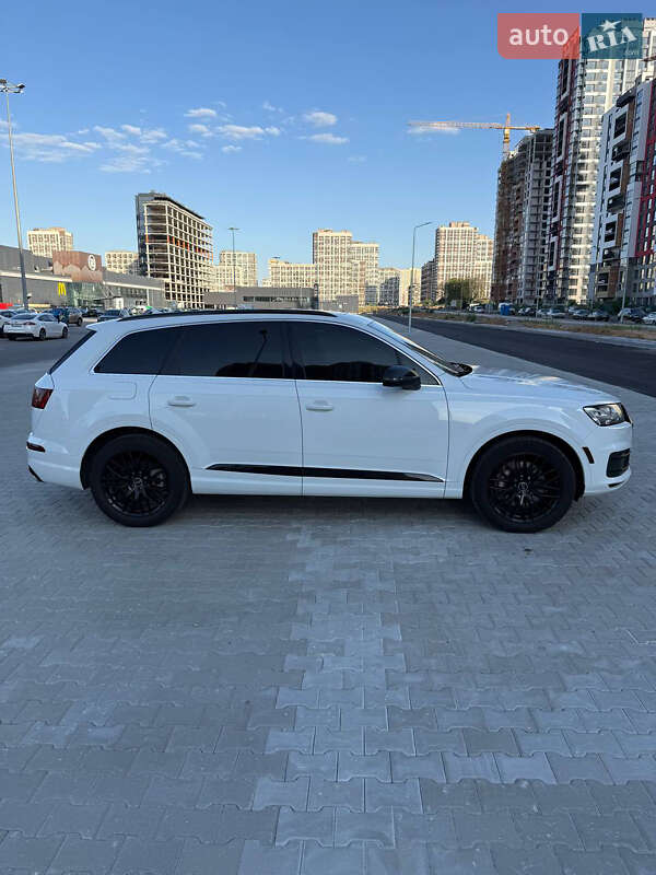 Позашляховик / Кросовер Audi Q7 2019 в Києві