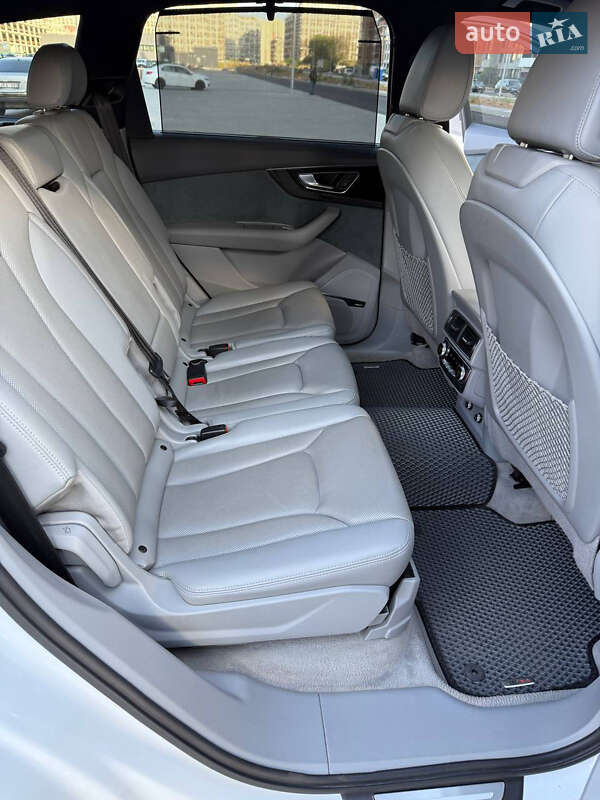 Позашляховик / Кросовер Audi Q7 2019 в Києві