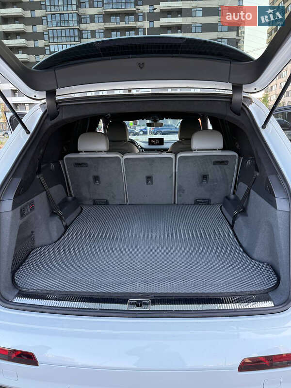 Позашляховик / Кросовер Audi Q7 2019 в Києві